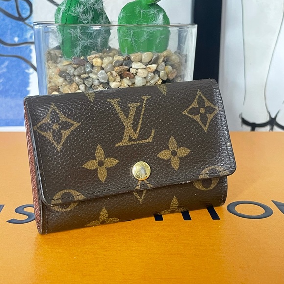 Louis Vuitton 6 key holder - Picture 1 of 13